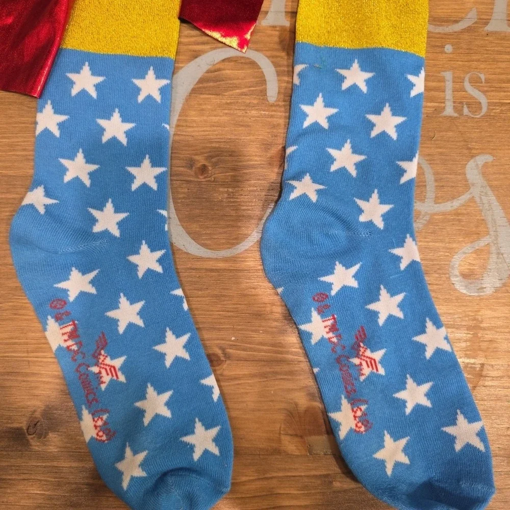 NEW Wonder Woman Socks Cosplay Size 9-11  DC Comics‎ Knee High Cape Custome